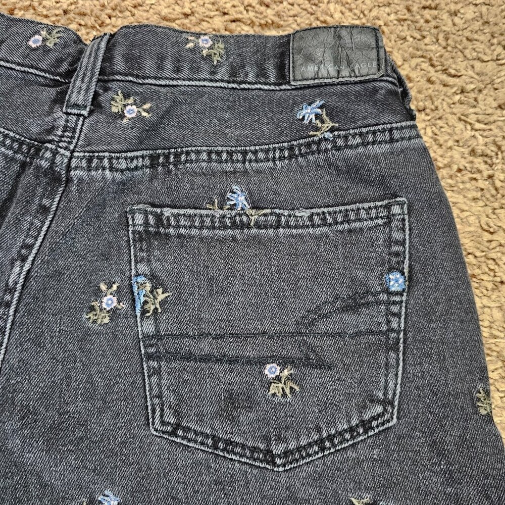 American Eagle Jean Shorts Womens 2 Black Mom Short Floral Embroidered Denim - Picture 8 of 9